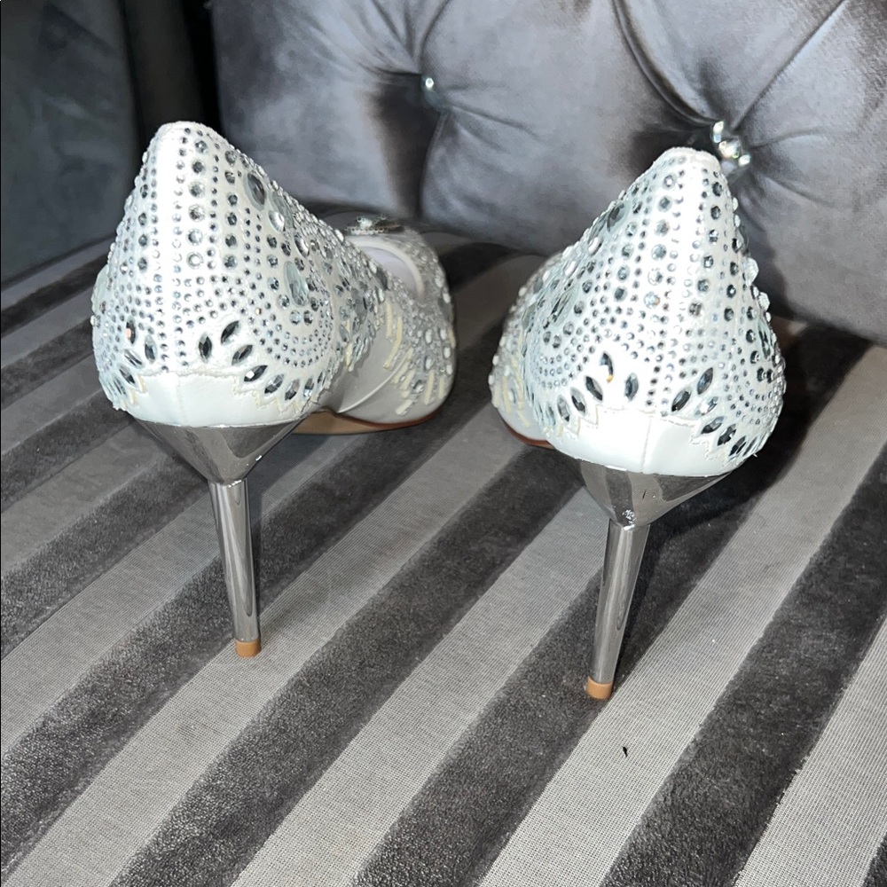 ✨ Royal Radiance Jeweled Stiletto Pumps ✨ - Picture 5 of 9